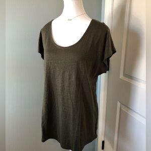 Eileen Fisher 100% Organic Linen Olive Green Scoop Neck T shirt. Medium